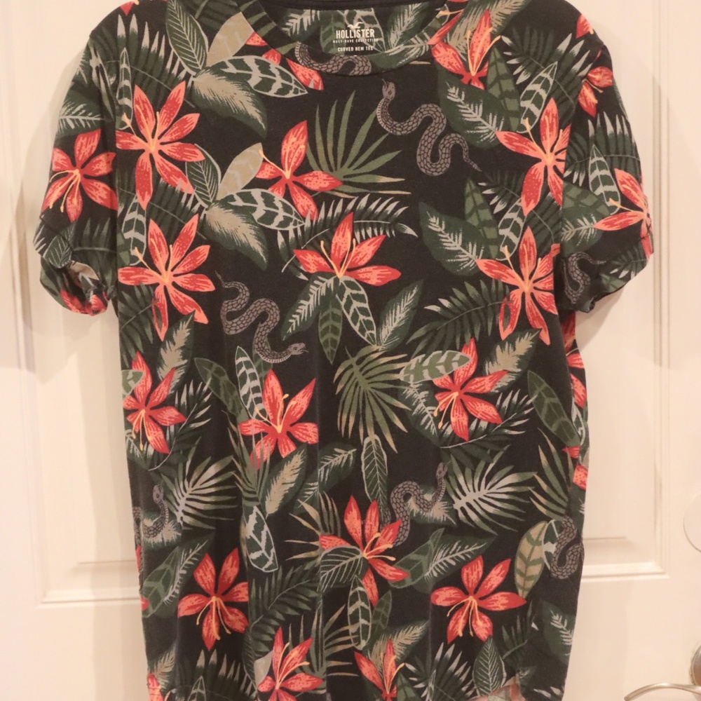 Hollister Black Tropical Print Short Sleeve Tee